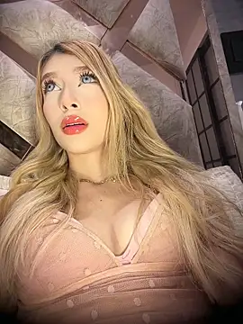 valeryfox   online show from June 17, 2026, 12:11 am