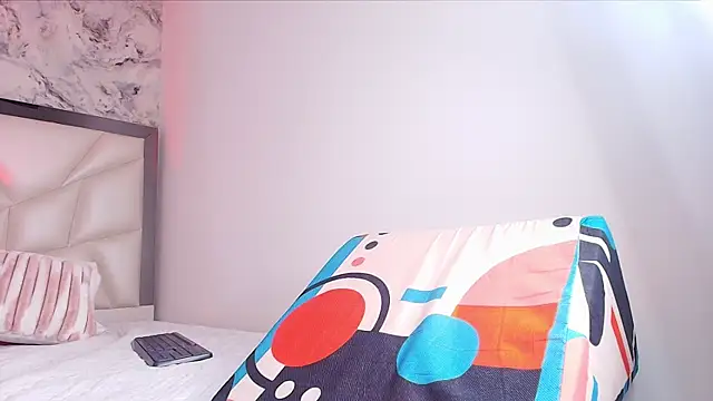 lili jhonson online show from December 3, 2025, 12:15 pm