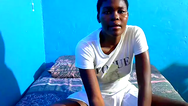 VirginPrincess06 online show from January 13, 2026, 2:32 pm