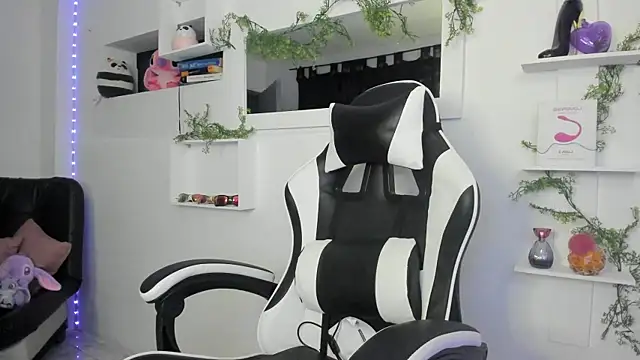 Ariel Laurentt online show from February 9, 2026, 4:10 am