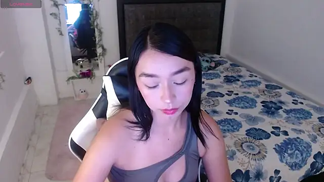 Ariel Laurentt online show from July 18, 2026, 3:48 am