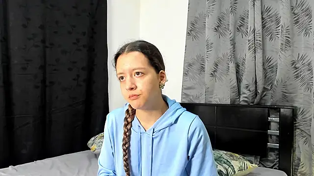 Violeta Gracee online show from May 5, 2026, 11:19 pm