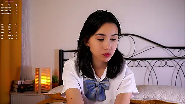 StaciaBratz online show from November 30, 2025, 7:25 pm