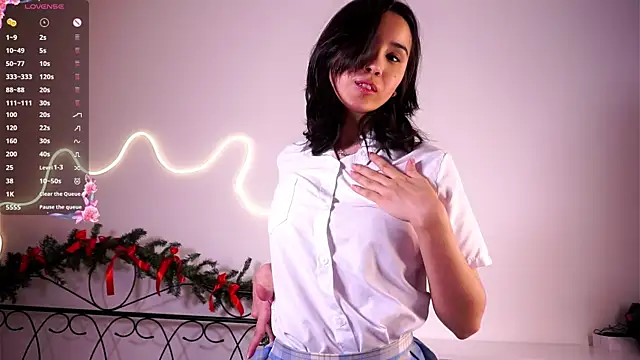 StaciaBratz online show from December 21, 2025, 7:15 pm