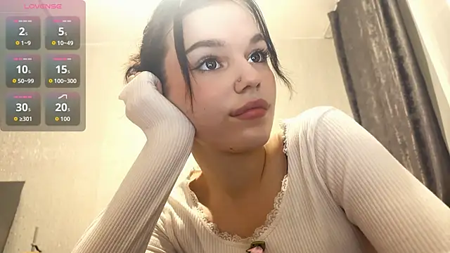 StacieGregoreski online show from November 28, 2025, 3:01 pm