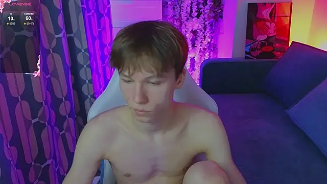 cuMte boy online show from May 17, 2026, 1:38 am