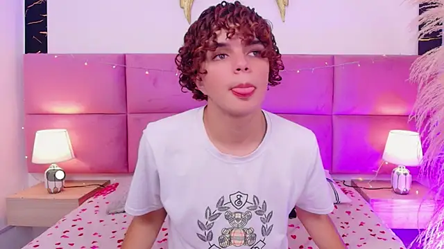 Skyee angel online show from December 21, 2025, 1:35 pm