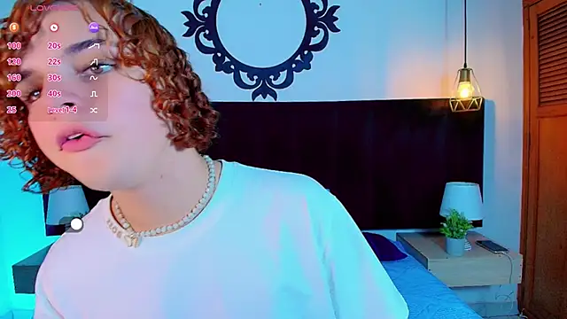 Snapshot of Skyee_angel chatting on May 9, 2026, 7:39 pm Skyee angel online show from May 9, 2026, 7:39 pm