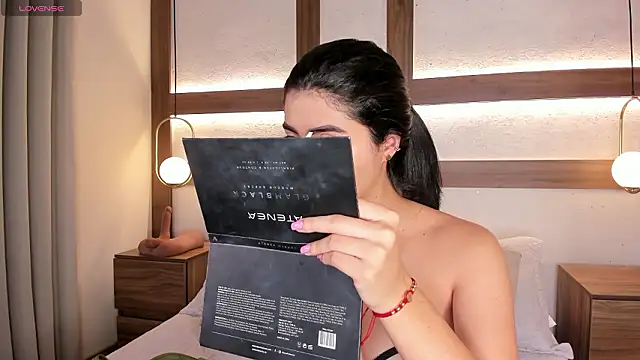 SarhaVega online show from January 18, 2026, 1:36 pm