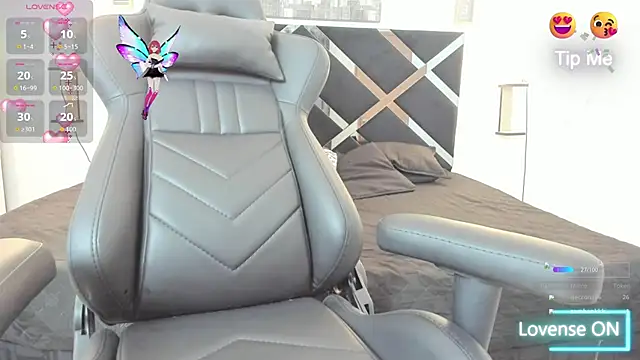 mask red girl online show from November 21, 2025, 8:19 pm