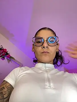 LauraRaider online show from June 21, 2026, 12:38 am
