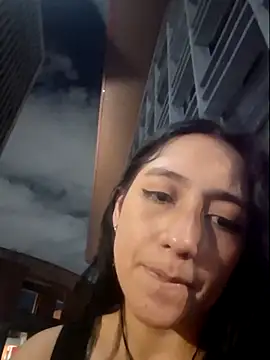 Eveeelyn25 online show from June 18, 2026, 1:15 am