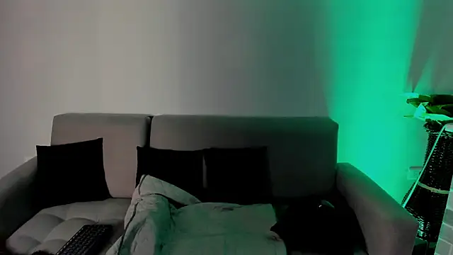 DAKOTA SAKURA online show from January 8, 2026, 12:11 pm