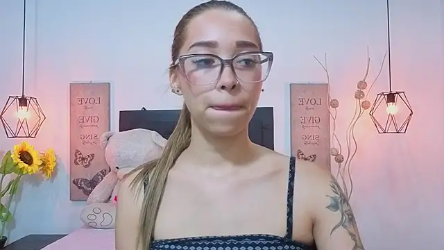 Antonella mc online show from June 19, 2026, 12:22 pm