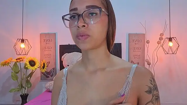 Antonella mc online show from June 9, 2026, 12:28 pm