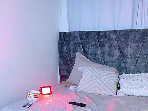 MiaBlumm  online show from December 20, 2025, 11:35 am