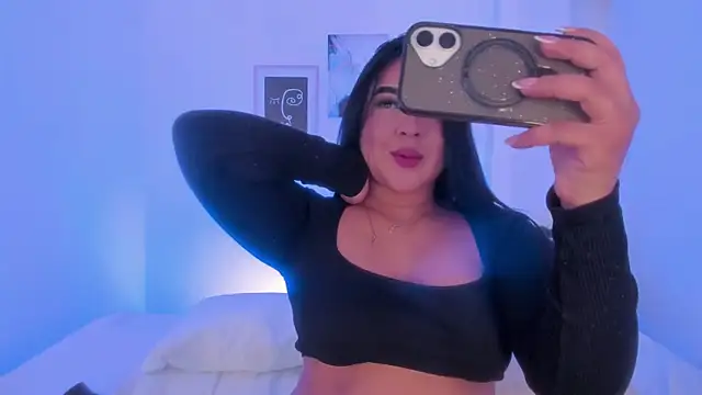 alejandrarojas  online show from April 28, 2026, 12:53 pm