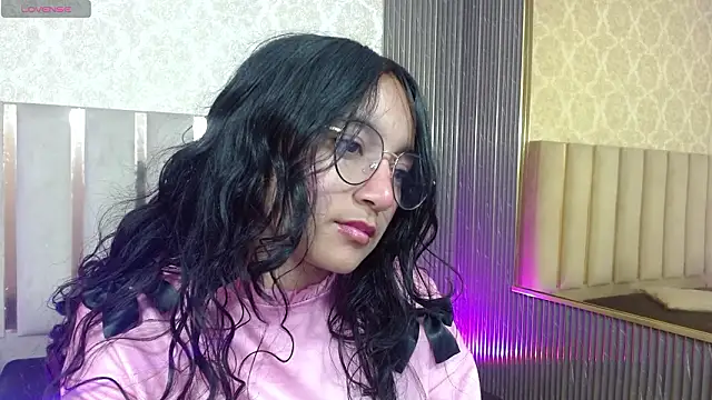 rosee tay1 online show from January 19, 2026, 3:21 am