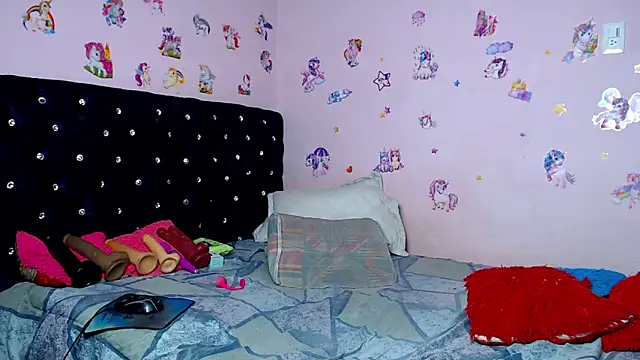 ShantalTsFox online show from March 10, 2026, 6:28 am