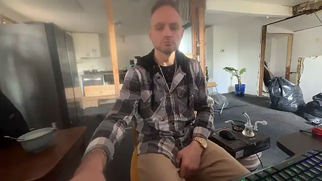 famous1tad online show from December 22, 2025, 8:31 pm