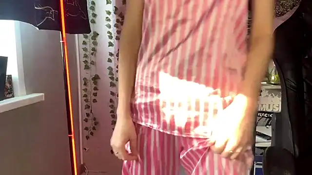 helgicuteness online show from March 18, 2026, 1:57 pm