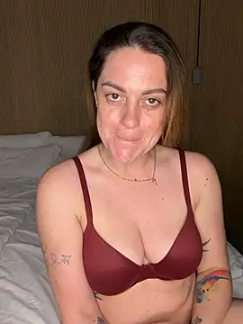 laraslittlesecrett online show from April 23, 2026, 11:16 am