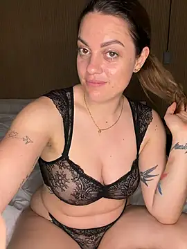 laraslittlesecrett online show from April 22, 2026, 11:06 am