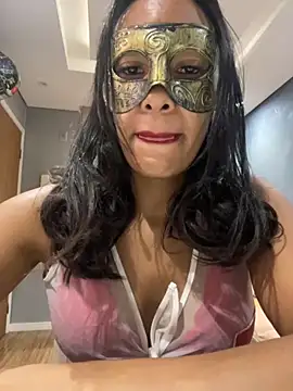 LunnaMaska online show from November 24, 2025, 1:22 pm