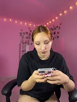 Davne  online show from May 12, 2026, 9:43 pm