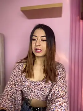 MaddieHunter online show from November 27, 2025, 1:11 pm