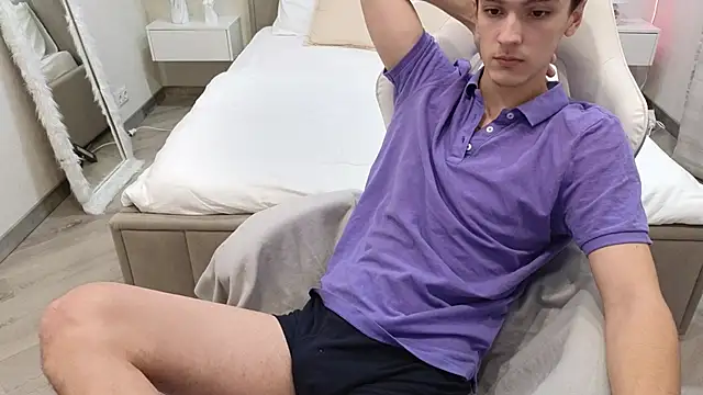 MoonlinSkinn online show from December 2, 2025, 8:05 am