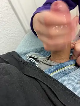 2addictivelyhorny online show from April 5, 2026, 9:21 pm