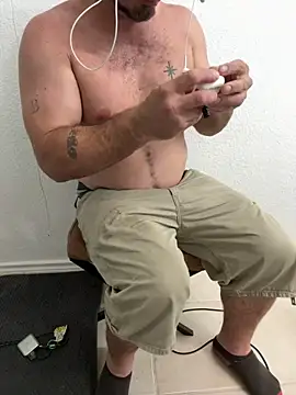 2addictivelyhorny online show from May 31, 2026, 11:16 am