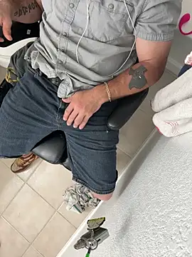 2addictivelyhorny online show from April 9, 2026, 12:56 am