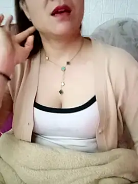 Snapshot of Lily-ross22 chatting on February 9, 2026, 6:33 am Lily-ross22 online show from February 9, 2026, 6:33 am