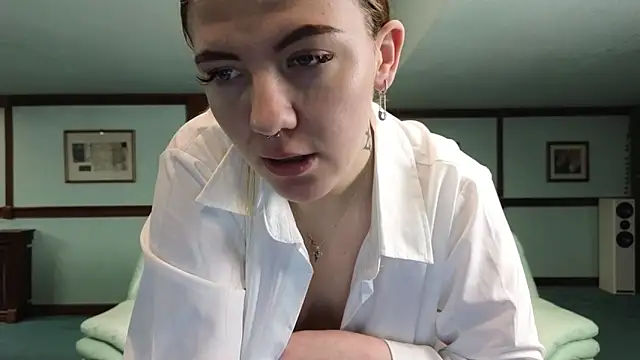 KiraRustle online show from December 17, 2025, 2:16 am