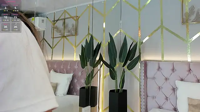 Lola saenz  online show from February 5, 2026, 12:12 pm