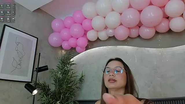 Lola saenz  online show from March 17, 2026, 1:36 pm