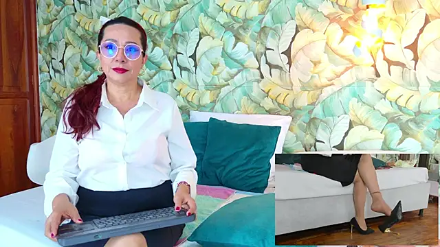 Snapshot of Madame_Angelic_1 chatting on July 10, 2026, 4:01 am Madame Angelic 1 online show from July 10, 2026, 4:01 am