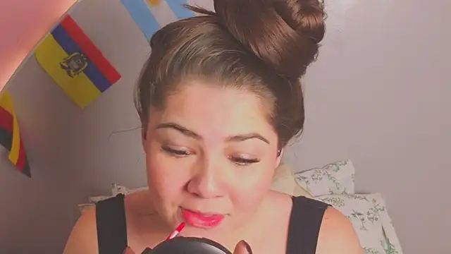 amyvans  online show from July 8, 2026, 9:04 pm