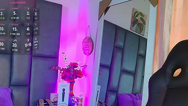 TashaNaughty4u online show from May 18, 2026, 3:17 pm