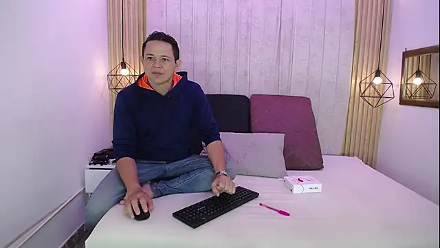 DaniyMel online show from February 4, 2026, 12:11 pm