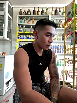 Snapshot of OliverWest04 chatting on December 17, 2025, 8:58 pm OliverWest04 online show from December 17, 2025, 8:58 pm