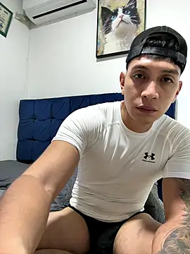 Snapshot of OliverWest04 chatting on December 14, 2025, 8:03 pm OliverWest04 online show from December 14, 2025, 8:03 pm