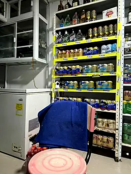 Snapshot of OliverWest04 chatting on December 5, 2025, 6:56 am OliverWest04 online show from December 5, 2025, 6:56 am