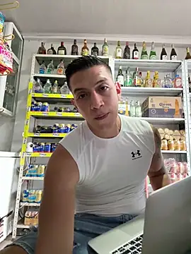 Snapshot of OliverWest04 chatting on December 20, 2025, 9:39 pm OliverWest04 online show from December 20, 2025, 9:39 pm