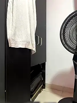 Snapshot of OliverWest04 chatting on November 25, 2025, 11:16 pm OliverWest04 online show from November 25, 2025, 11:16 pm