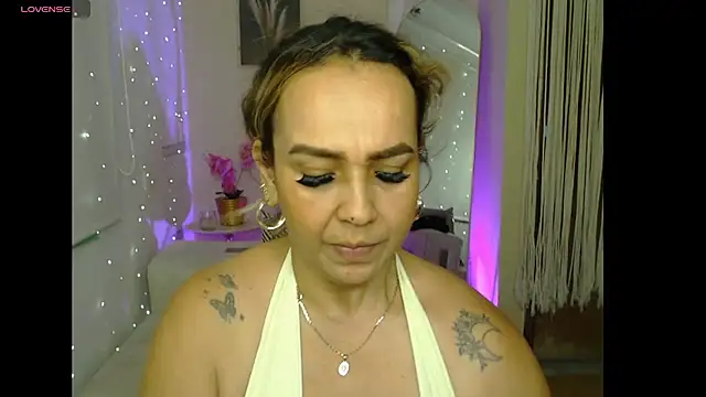 Snapshot of Aunty_milf chatting on June 23, 2026, 9:02 pm Aunty milf online show from June 23, 2026, 9:02 pm