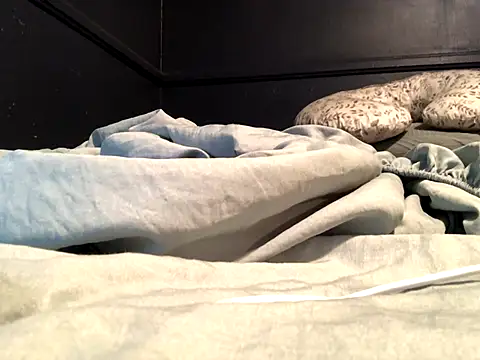 xxxenzo1 online show from October 26, 2025, 3:12 pm