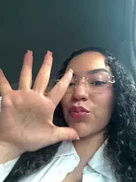 Snapshot of VictoriaaRose chatting on April 29, 2026, 9:43 pm VictoriaaRose online show from April 29, 2026, 9:43 pm